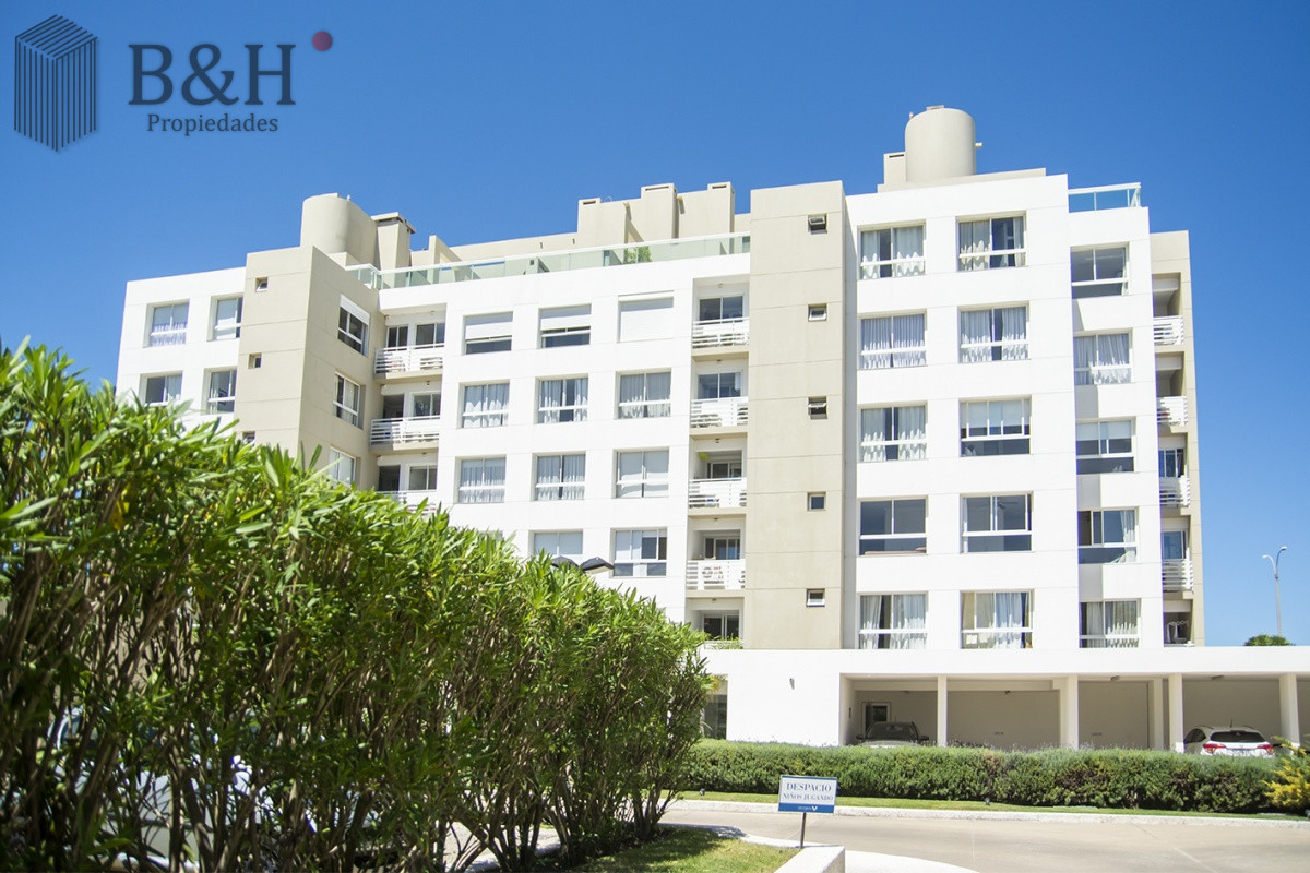 Apartamento ID.6057 - Vende departamento de 2 dormitorios en Playa Mansa, Punta del Este 