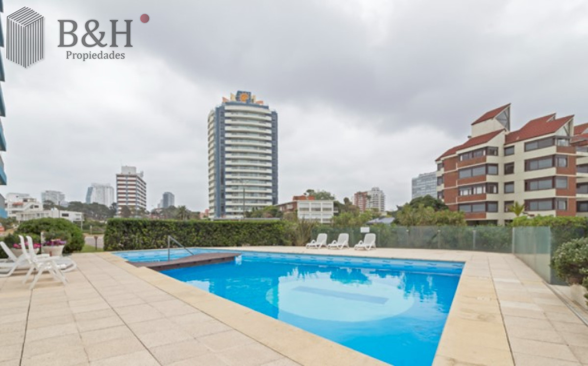 Apartamento ID.4765 - Vende departamento de 3 dormitorios en Ocean Tower, Punta del Este 