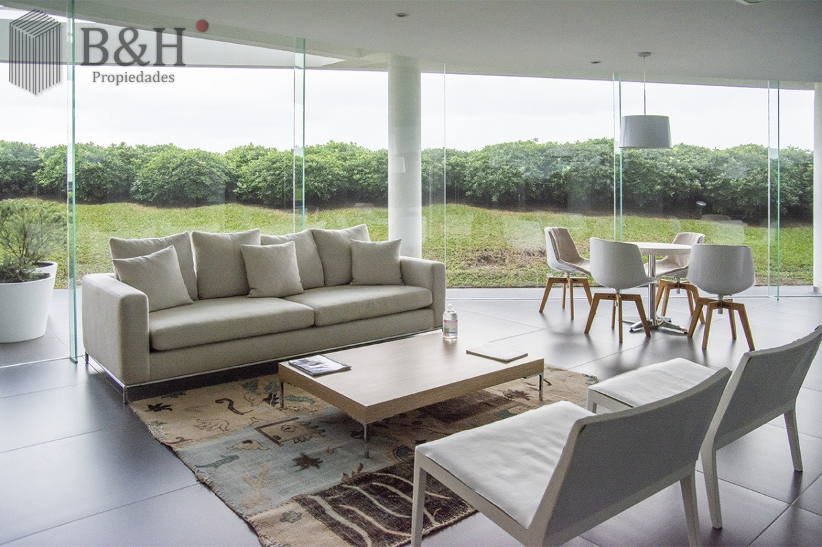 Apartamento ID.480 - Vende apartamento. Edificio Bonaire. 3 dormitorios con servicios. Brava, Peninsula, Punta del Este