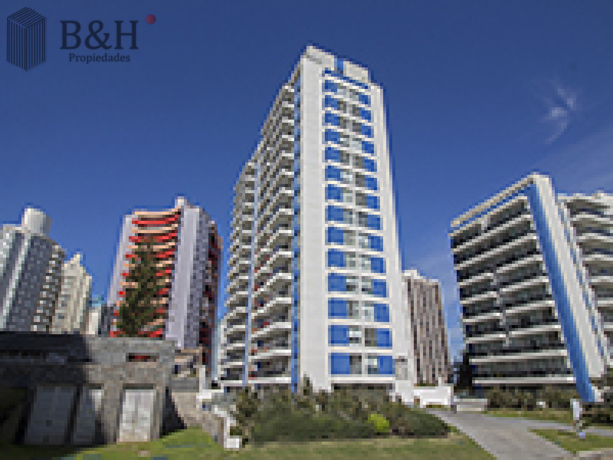 Apartamento ID.7576 - Departamento de 2 dormitorios y medio en venta en Punta del Este