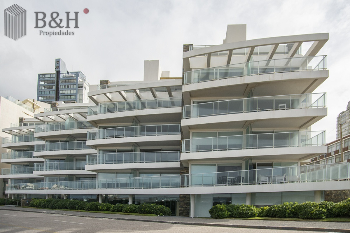 Apartamento ID.480 - Vende apartamento. Edificio Bonaire. 3 dormitorios con servicios. Brava, Peninsula, Punta del Este