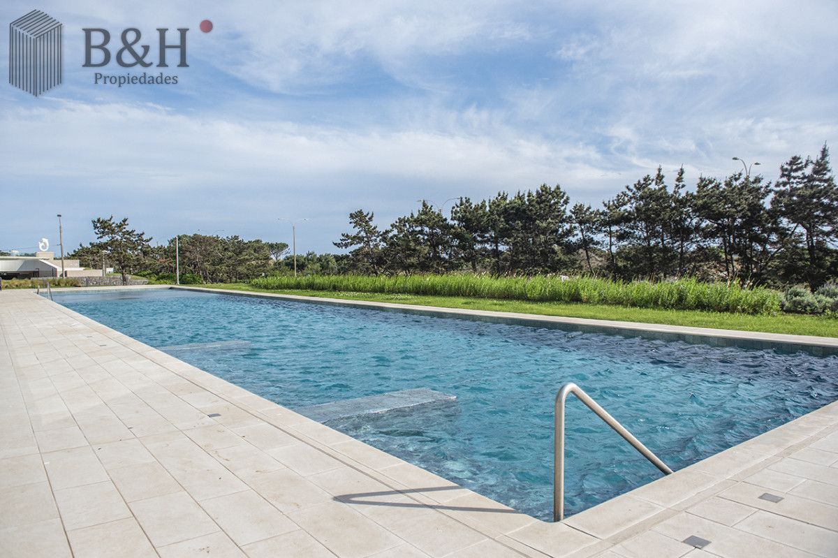 Apartamento ID.1553 - Apartamento en Alquiler en Punta del Este, de 3 dormitorios.