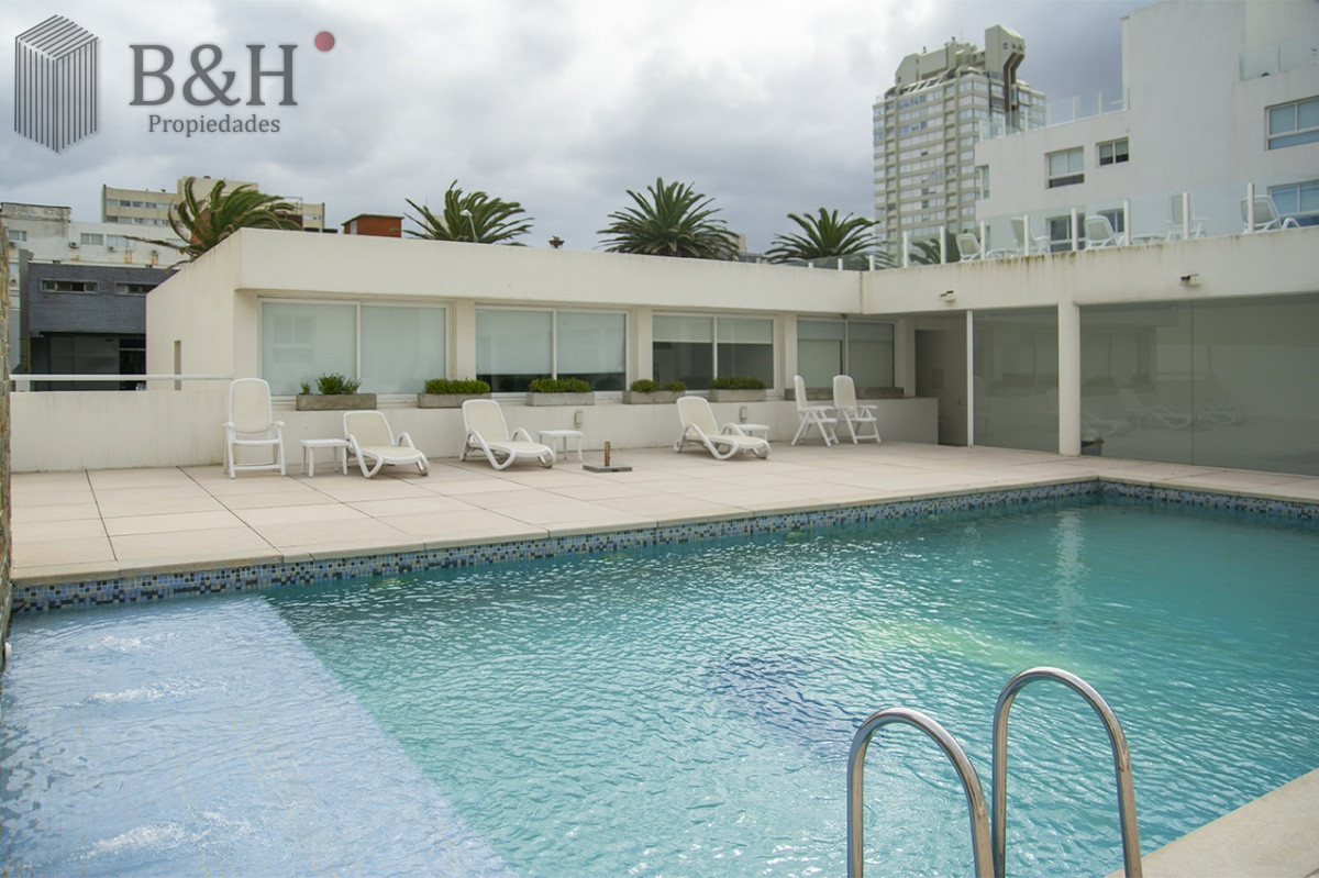 Apartamento ID.480 - Vende apartamento. Edificio Bonaire. 3 dormitorios con servicios. Brava, Peninsula, Punta del Este