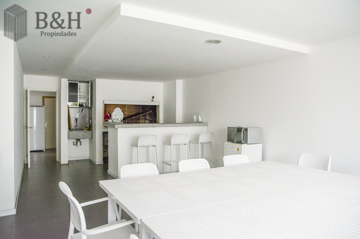 Apartamento ID.480 - Vende apartamento. Edificio Bonaire. 3 dormitorios con servicios. Brava, Peninsula, Punta del Este