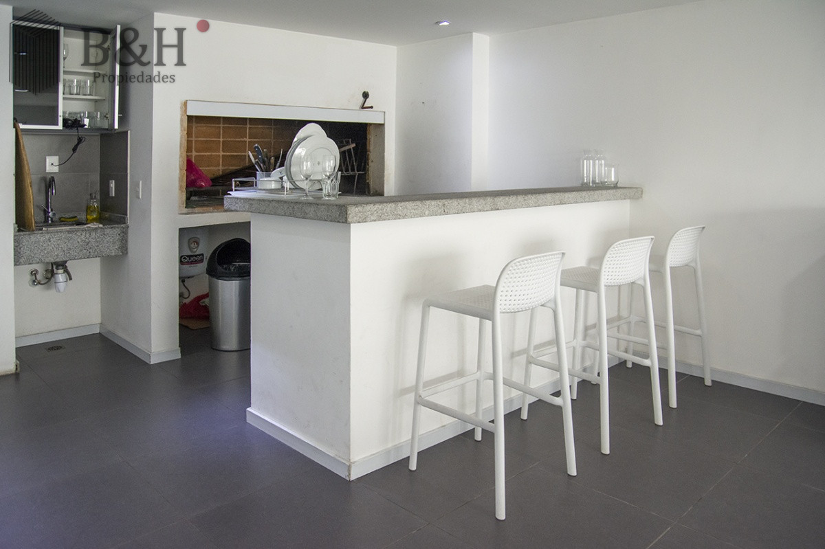 Apartamento ID.480 - Vende apartamento. Edificio Bonaire. 3 dormitorios con servicios. Brava, Peninsula, Punta del Este