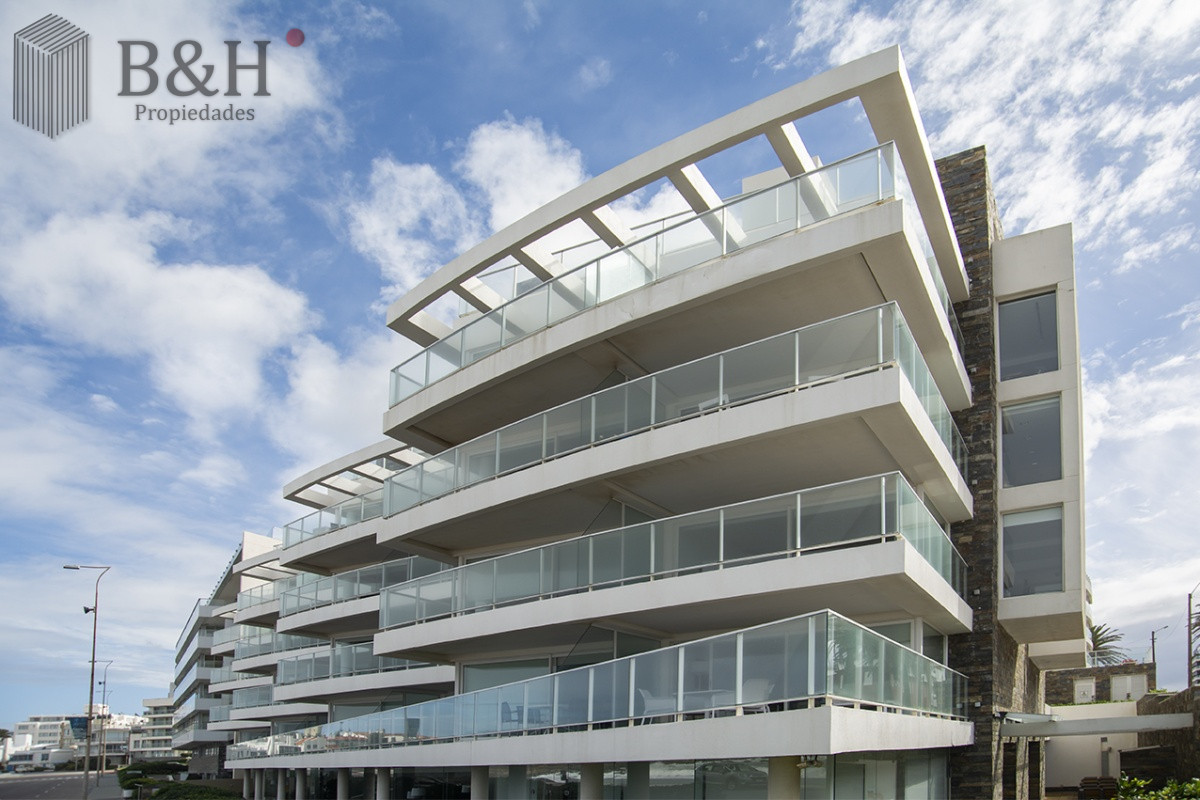 Apartamento ID.480 - Vende apartamento. Edificio Bonaire. 3 dormitorios con servicios. Brava, Peninsula, Punta del Este