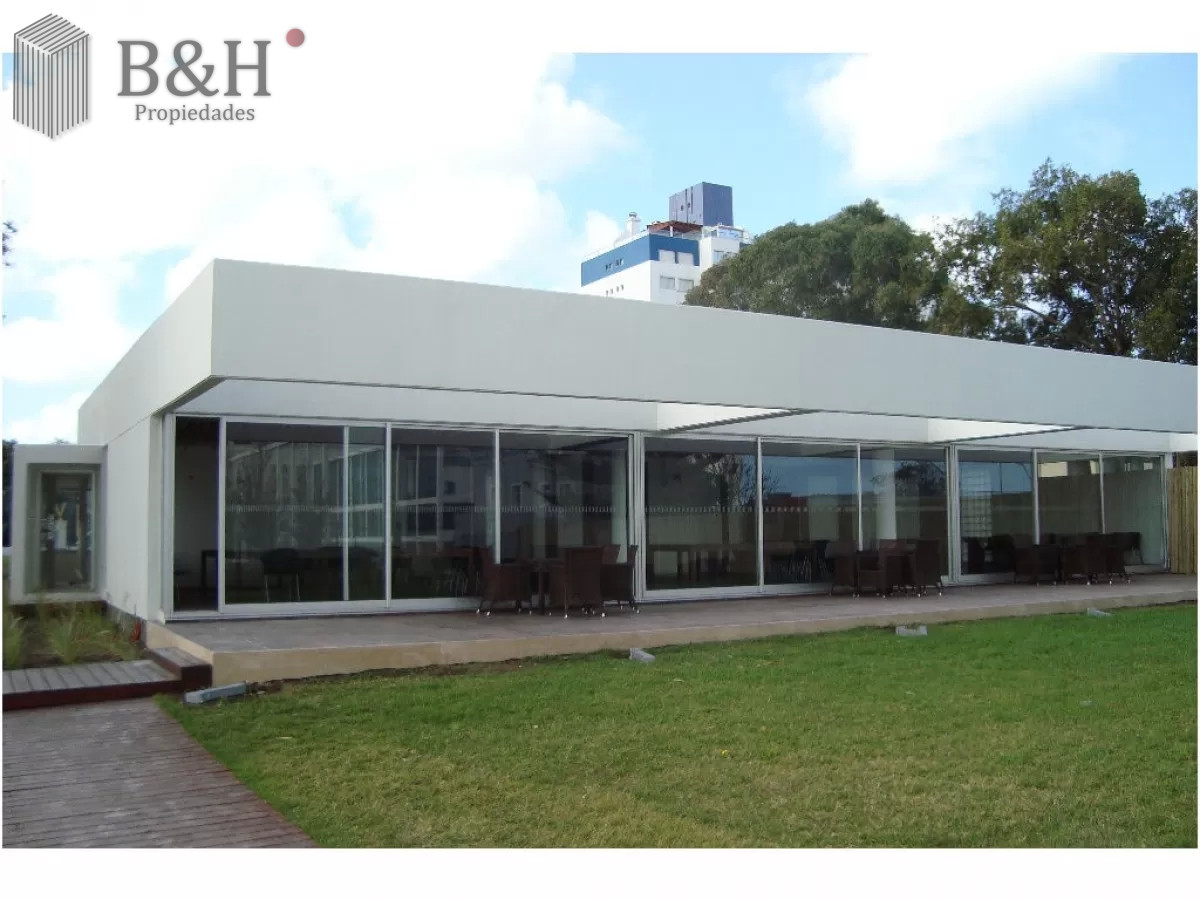 Apartamento ID.7369 - Departamento de 3 dormitorios en venta a pasos del mar. MANSA PUNTA DEL ESTE