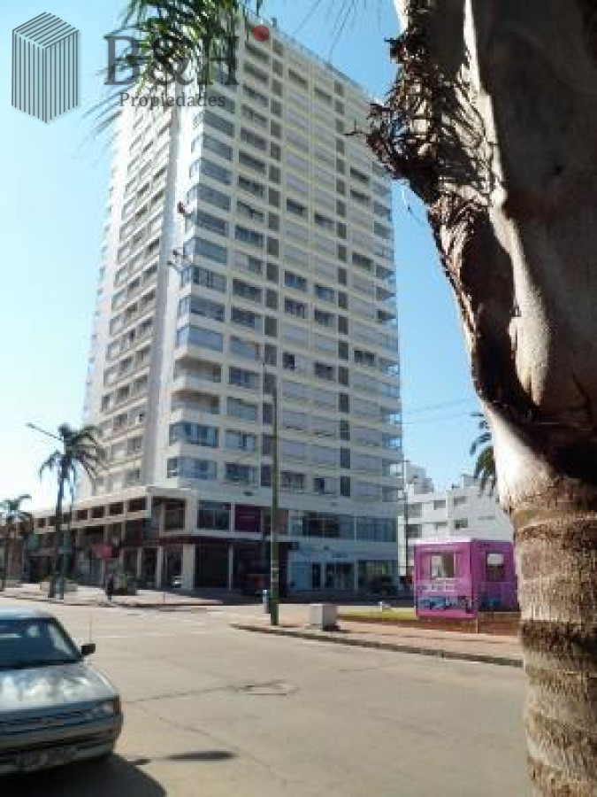 Apartamento ID.7842 - En venta en torre Libertador, apartamento de 3 dormitorios con vista agradable entorno 