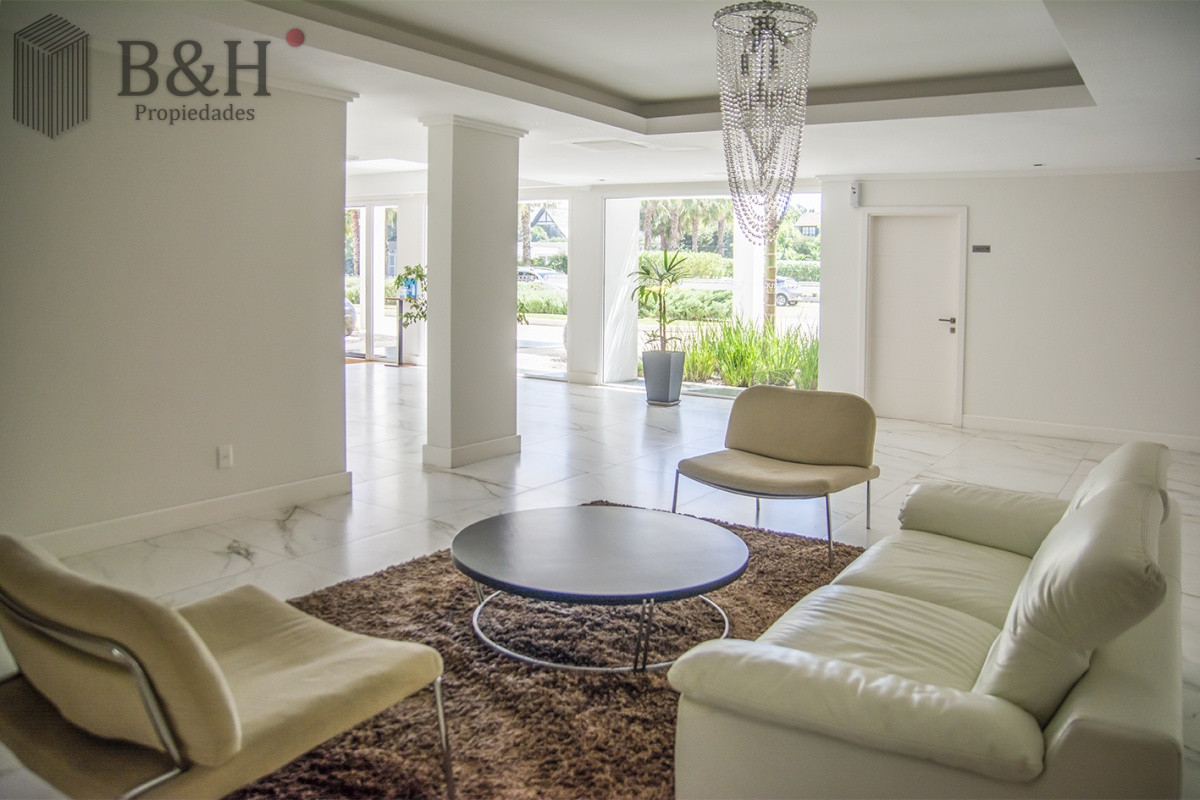 Apartamento ID.6057 - Vende departamento de 2 dormitorios en Playa Mansa, Punta del Este 