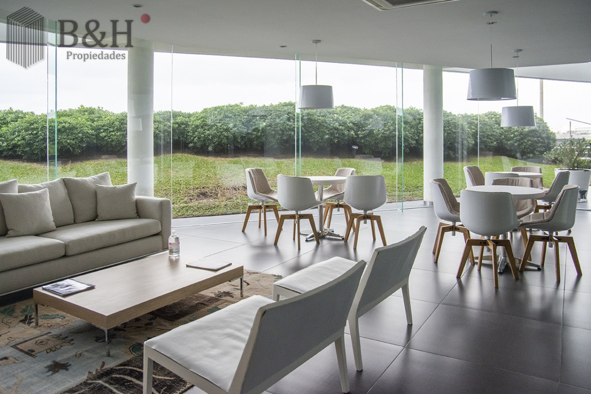 Apartamento ID.480 - Vende apartamento. Edificio Bonaire. 3 dormitorios con servicios. Brava, Peninsula, Punta del Este
