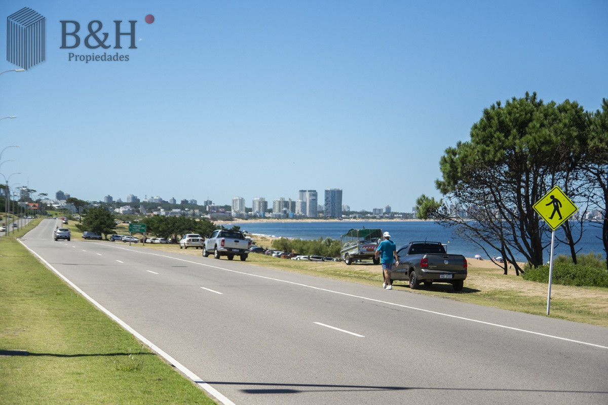 Apartamento ID.6057 - Vende departamento de 2 dormitorios en Playa Mansa, Punta del Este 