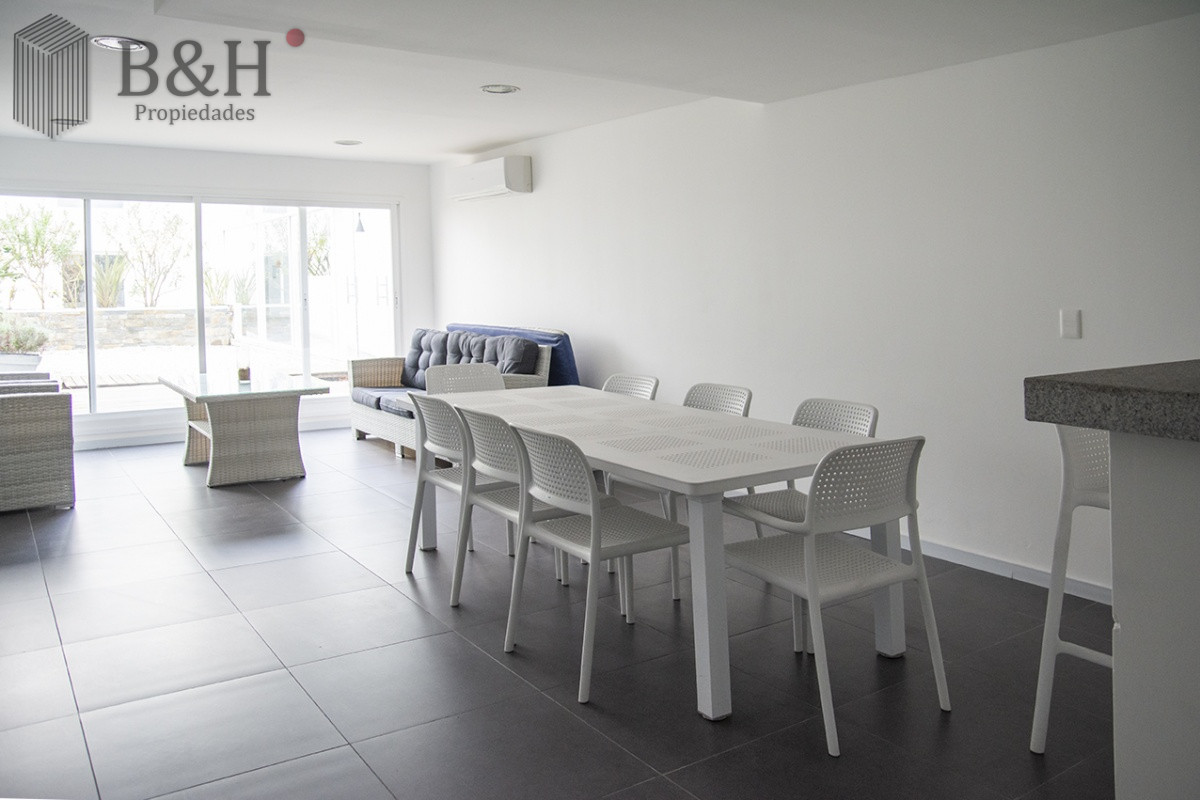 Apartamento ID.480 - Vende apartamento. Edificio Bonaire. 3 dormitorios con servicios. Brava, Peninsula, Punta del Este