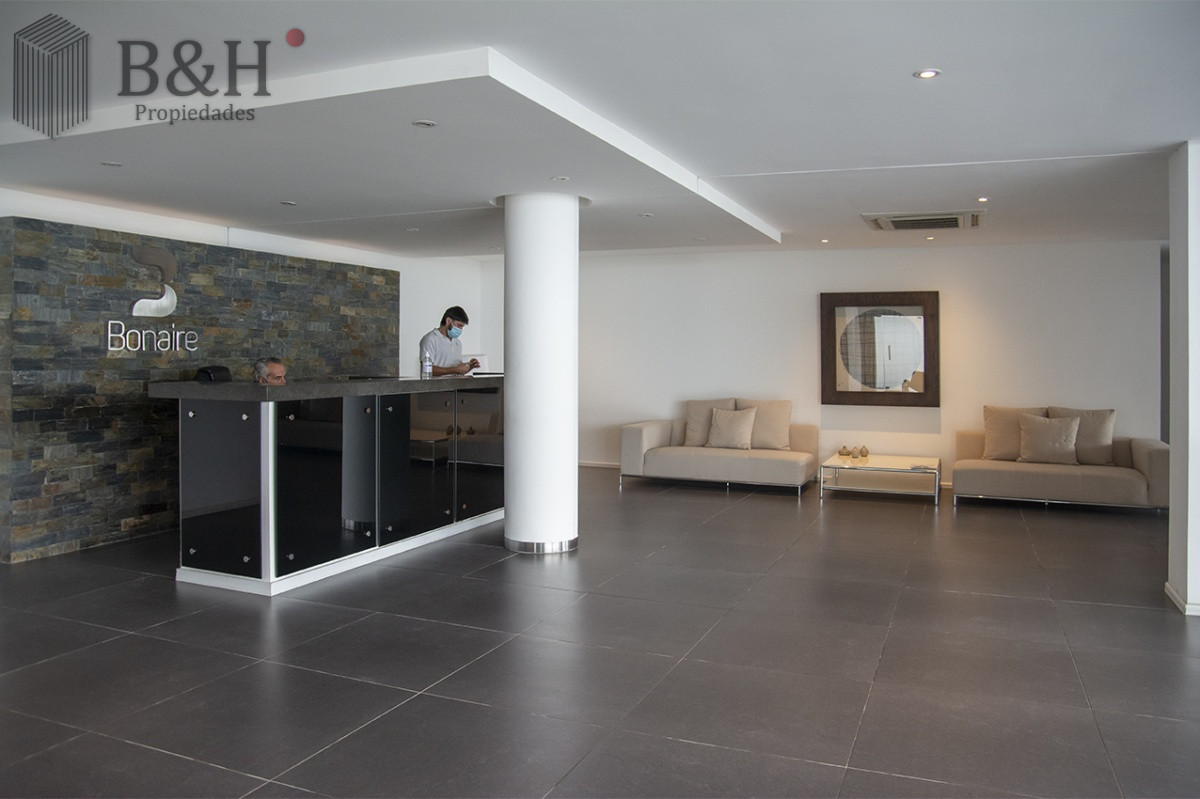 Apartamento ID.480 - Vende apartamento. Edificio Bonaire. 3 dormitorios con servicios. Brava, Peninsula, Punta del Este