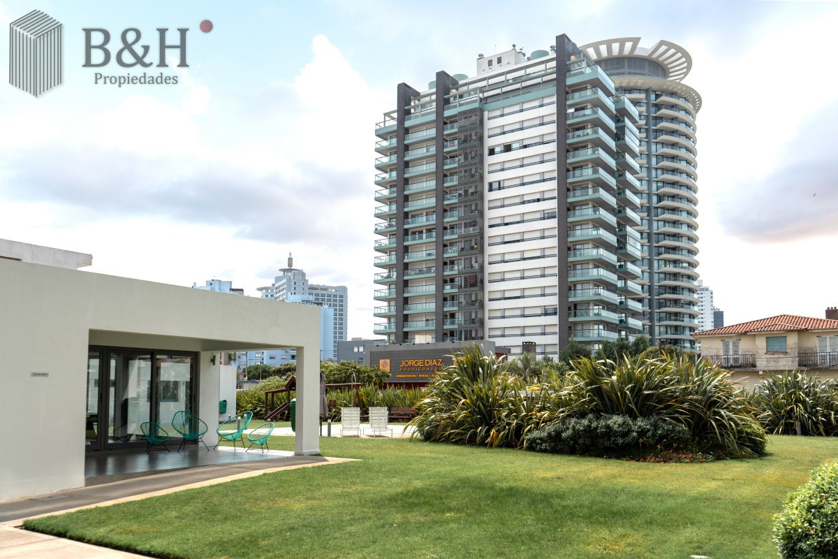 Apartamento ID.4606 - Vende departamento de 2 dormitorios finamente decorado en Torre Onix, Punta del Este