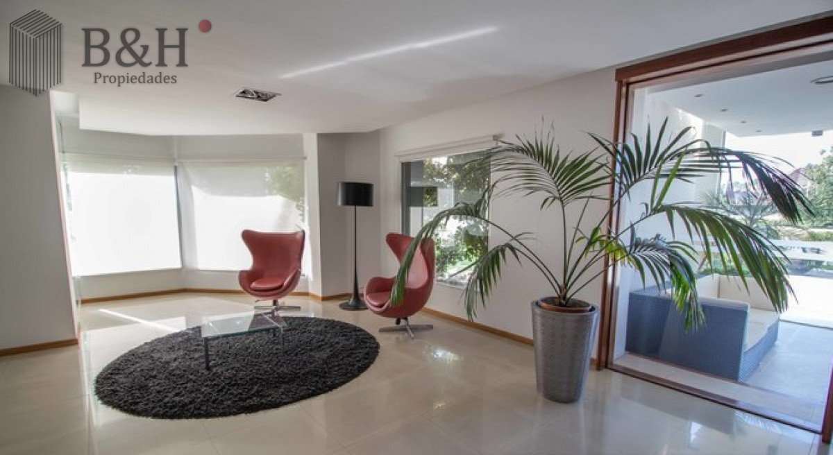 Apartamento ID.6348 - Vende hermoso depto de 3 dormitorios con vista, Punta del Este