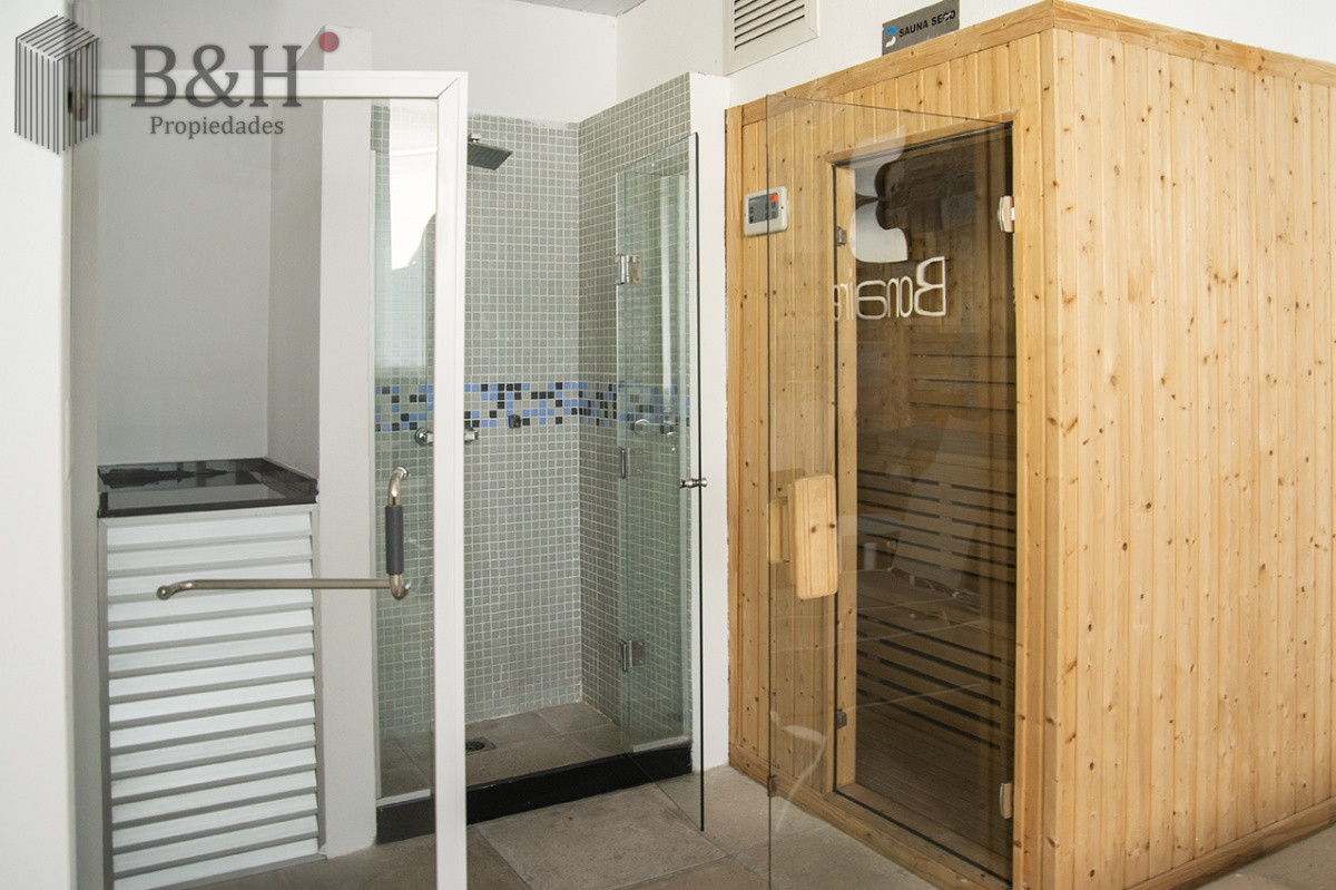 Apartamento ID.480 - Vende apartamento. Edificio Bonaire. 3 dormitorios con servicios. Brava, Peninsula, Punta del Este