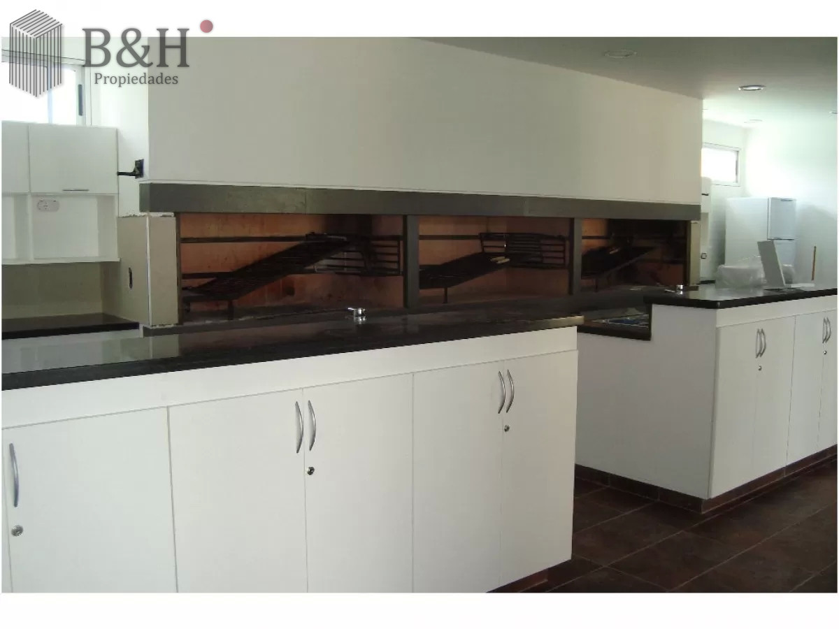 Apartamento ID.7369 - Departamento de 3 dormitorios en venta a pasos del mar. MANSA PUNTA DEL ESTE