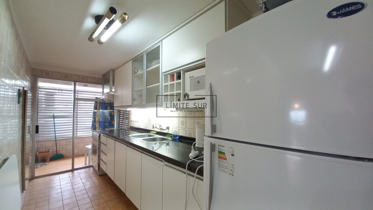 Apartamento ID.213 - Departamento de 3 dormitorios + dependencia en venta, Playa Mansa. Torre Jefferson,.