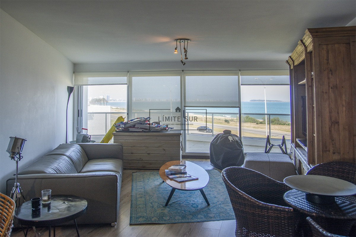 Apartamento ID.207 - Espectacular departamento en Playa Mansa de 3 dormitorios frente al mar!