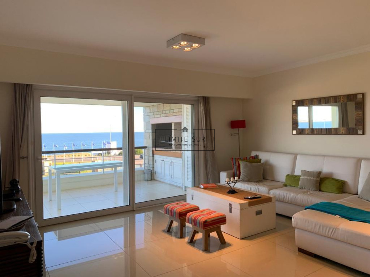 Apartamento ID.206 - Comodo e iluminado departamento en venta de 3 dormitorios con preciosa vista al mar. Veramansa