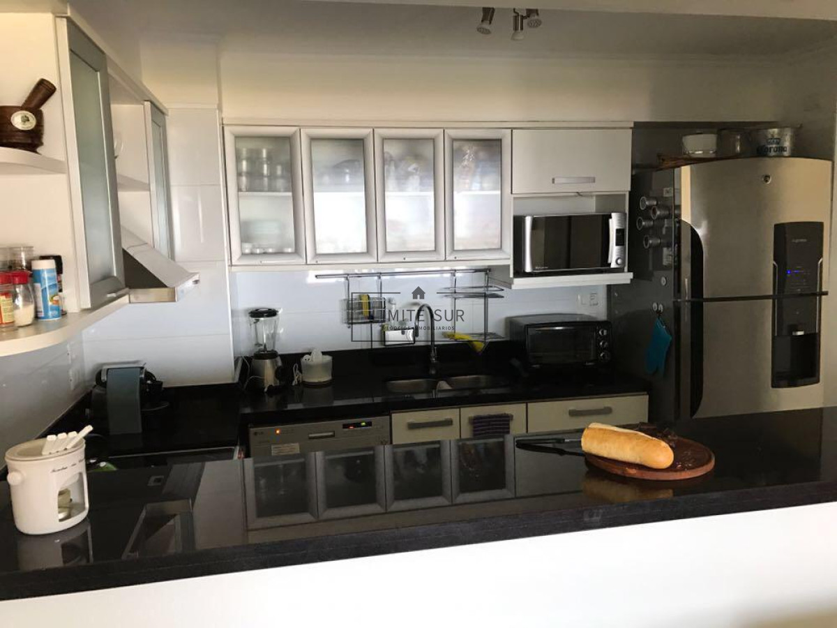 Apartamento ID.206 - Comodo e iluminado departamento en venta de 3 dormitorios con preciosa vista al mar. Veramansa