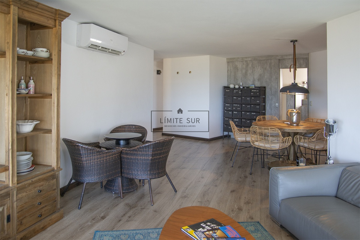 Apartamento ID.207 - Espectacular departamento en Playa Mansa de 3 dormitorios frente al mar!