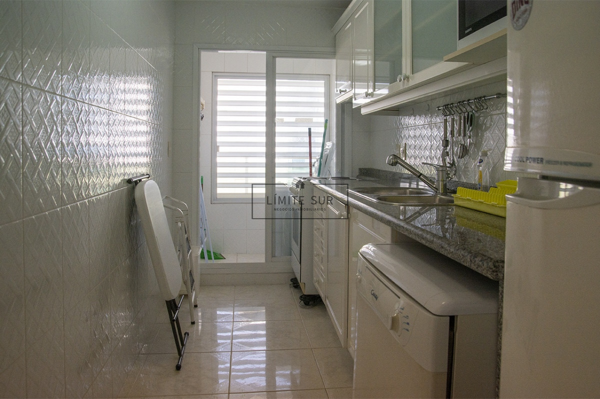 Apartamento ID.210 - Departamento de 3 dormitorios en venta frente a Playa Mansa, Coral Tower