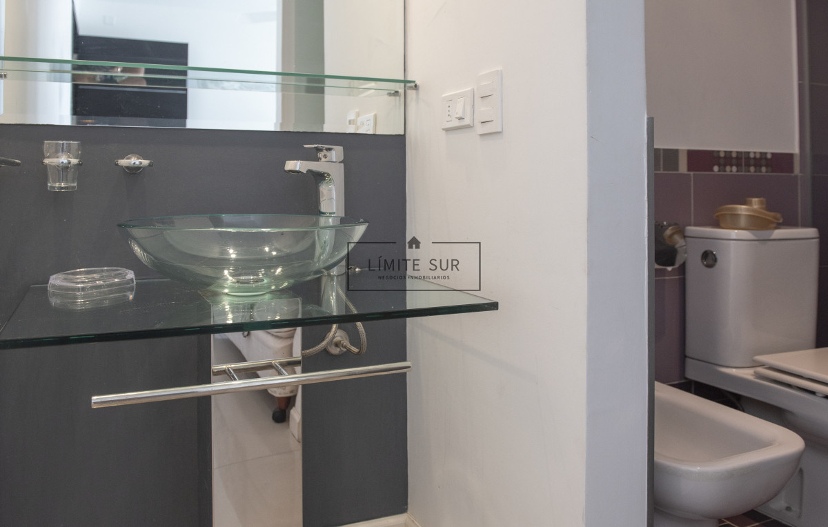 Apartamento ID.211 - Vende hermoso Penthouse en Playa Mansa con azotea propia en Punta del Este