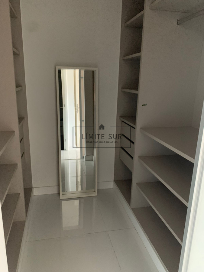 Apartamento ID.212 - Apartamento de 3 dormitorios en Venta proximo al Mar , Punta del este 