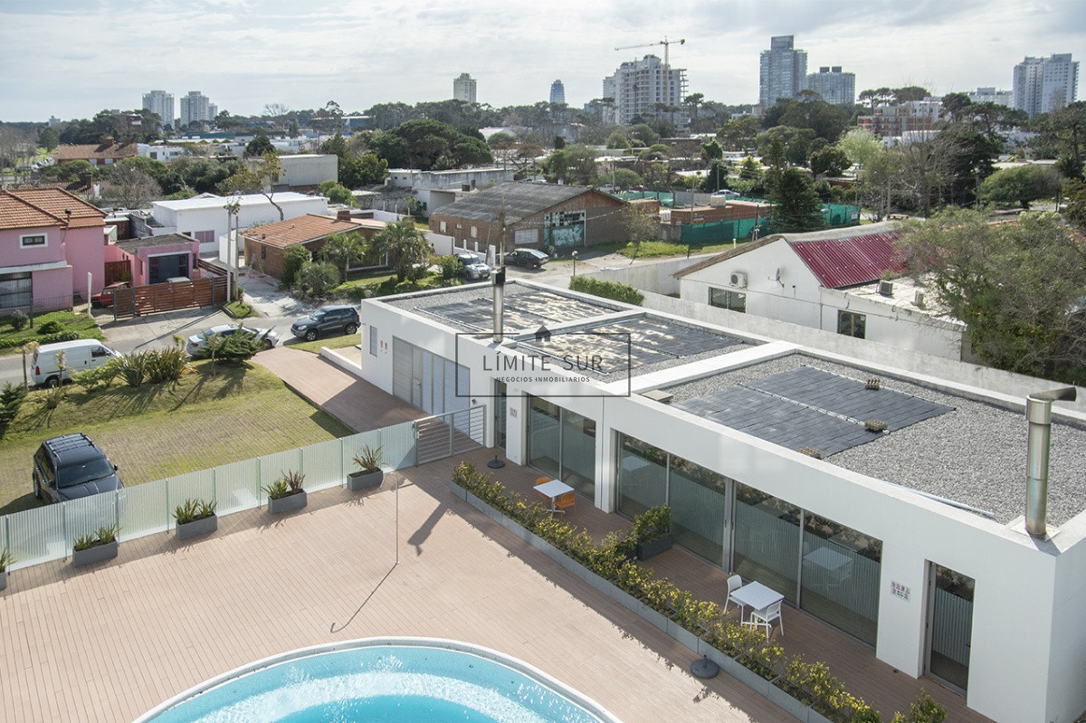 Apartamento ID.187 - Departamento de 2 dormitorios en venta en torre moderna a metros de Playa Mansa.