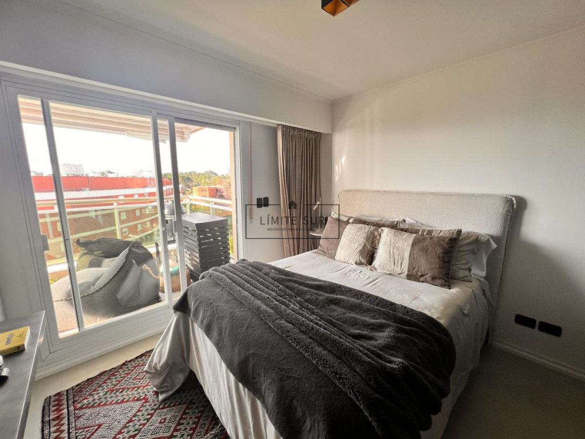 Apartamento ID.217 - Vende espectacular apartamento de 3 dormitorios en Coral Tower, Playa Mansa, Punta del Este 