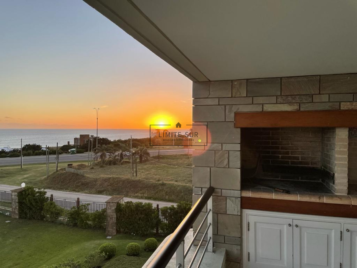 Apartamento ID.206 - Comodo e iluminado departamento en venta de 3 dormitorios con preciosa vista al mar. Veramansa