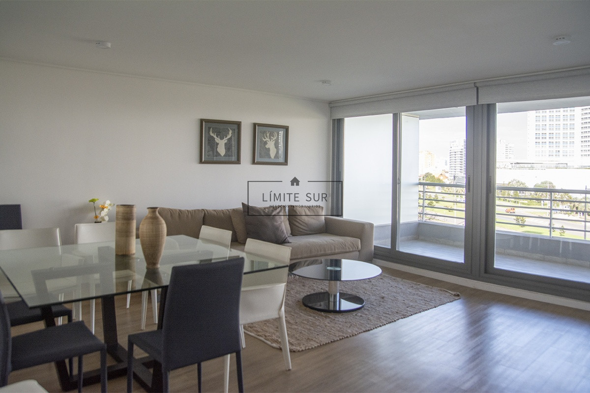 Apartamento ID.187 - Departamento de 2 dormitorios en venta en torre moderna a metros de Playa Mansa.
