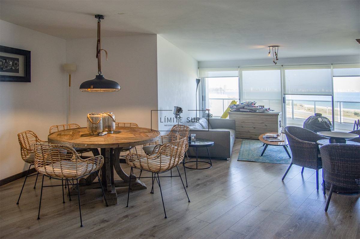 Apartamento ID.207 - Espectacular departamento en Playa Mansa de 3 dormitorios frente al mar!