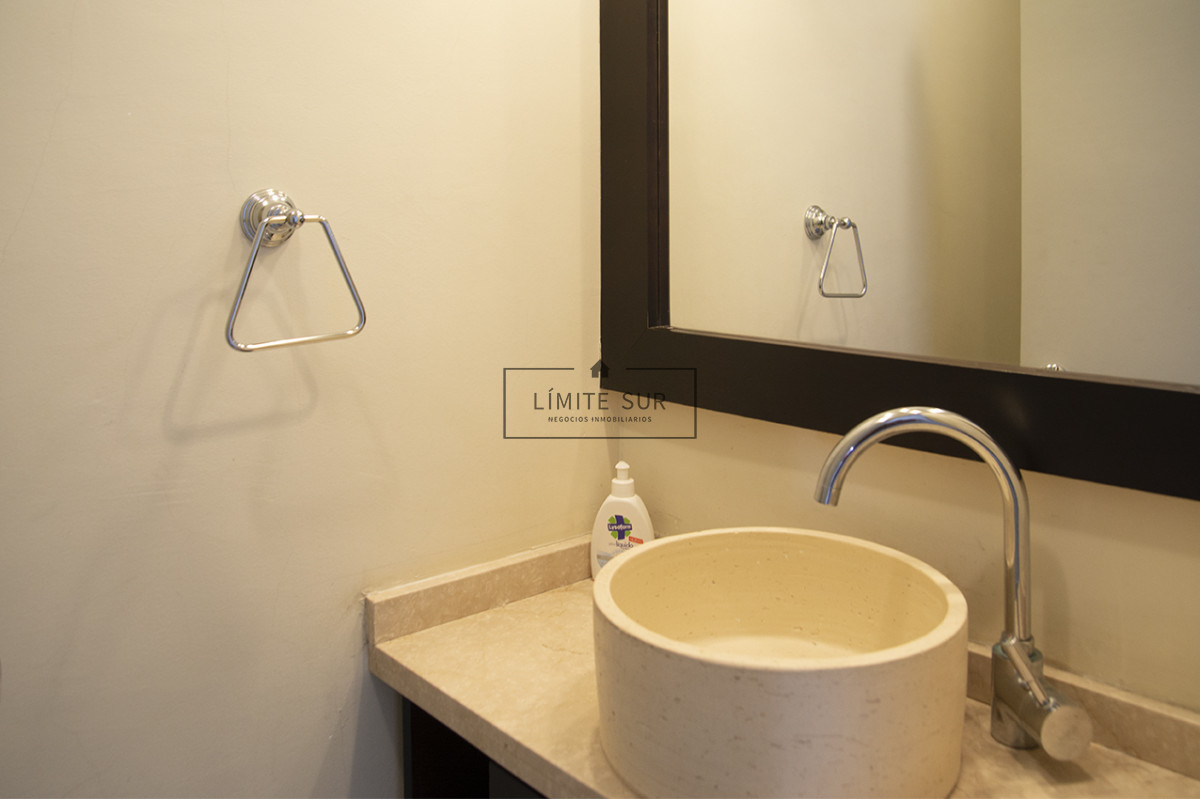 Apartamento ID.207 - Espectacular departamento en Playa Mansa de 3 dormitorios frente al mar!