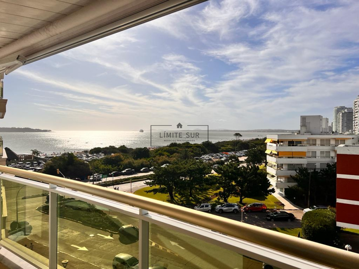 Apartamento ID.217 - Vende espectacular apartamento de 3 dormitorios en Coral Tower, Playa Mansa, Punta del Este 