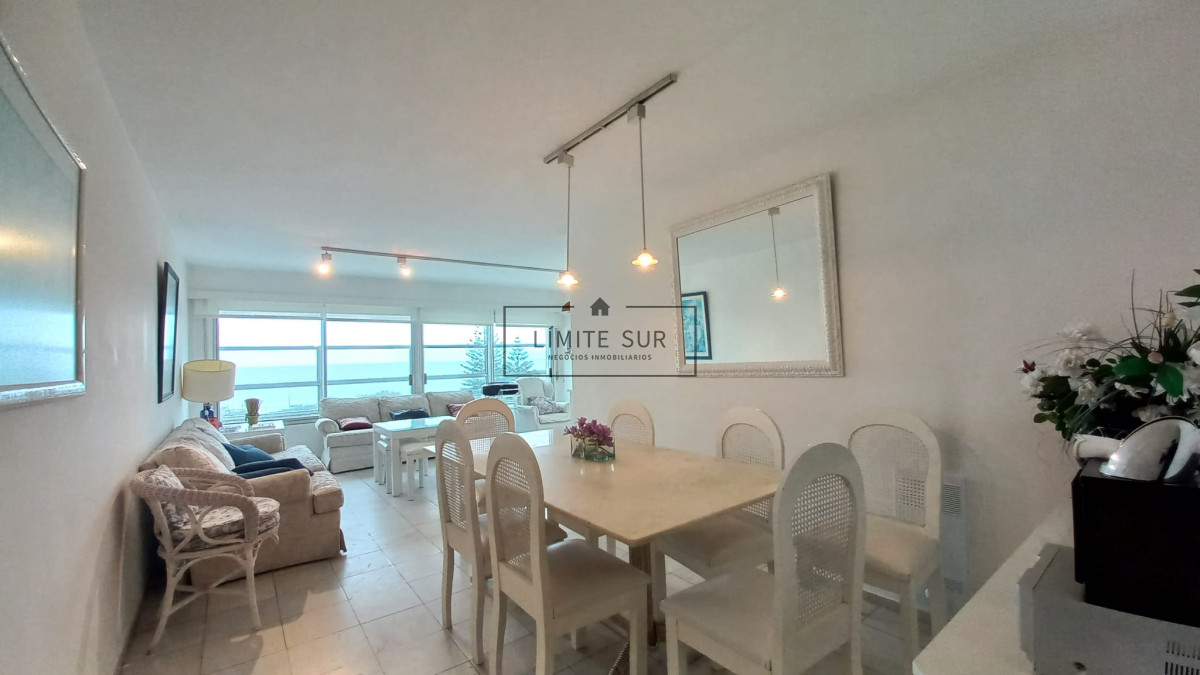 Apartamento ID.213 - Departamento de 3 dormitorios + dependencia en venta, Playa Mansa. Torre Jefferson,.