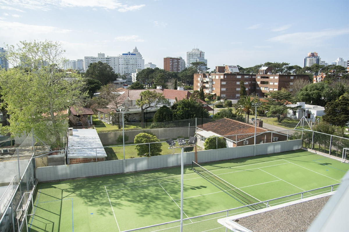 Apartamento ID.187 - Departamento de 2 dormitorios en venta en torre moderna a metros de Playa Mansa.