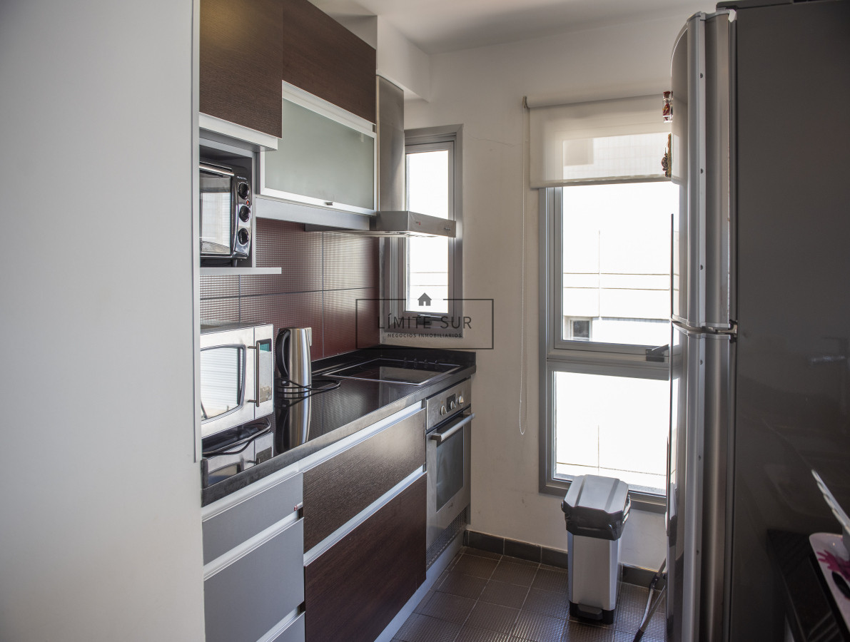 Apartamento ID.211 - Vende hermoso Penthouse en Playa Mansa con azotea propia en Punta del Este