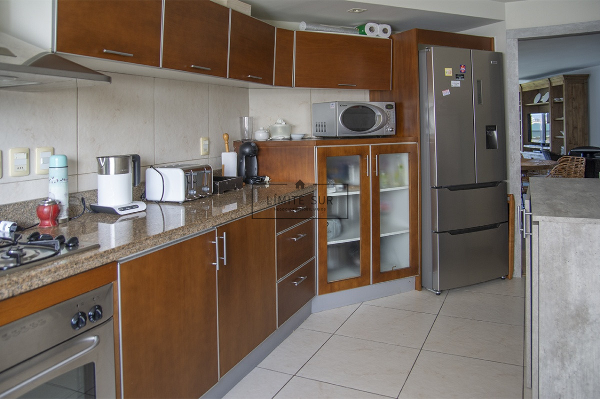 Apartamento ID.207 - Espectacular departamento en Playa Mansa de 3 dormitorios frente al mar!