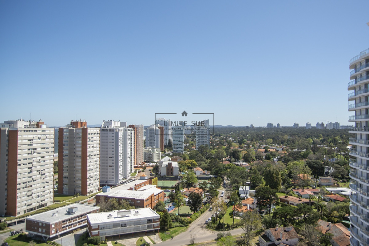 Apartamento ID.209 - MIAMI BOULEVARD, PUNTA DEL ESTE, PLAYA MANSA, DOS DORMITORIOS , PRIMERAS PARADAS 