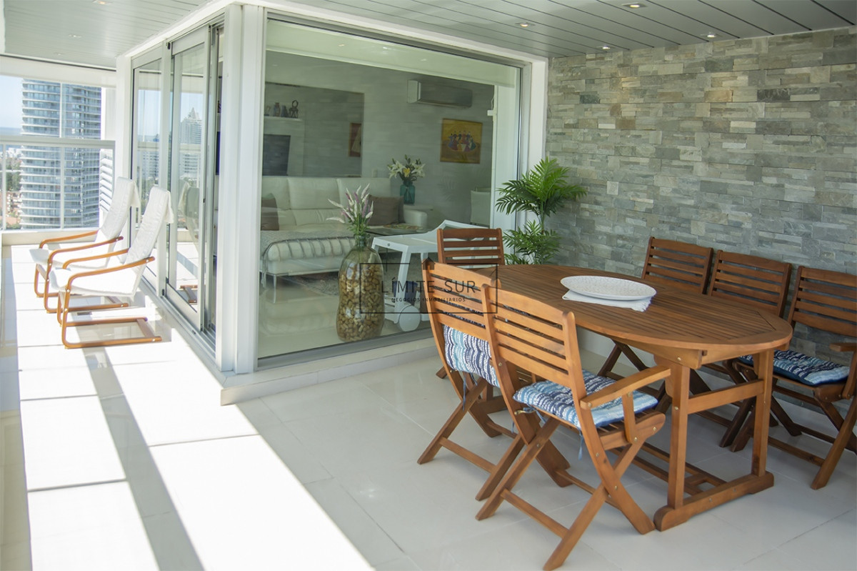 Apartamento ID.209 - MIAMI BOULEVARD, PUNTA DEL ESTE, PLAYA MANSA, DOS DORMITORIOS , PRIMERAS PARADAS 