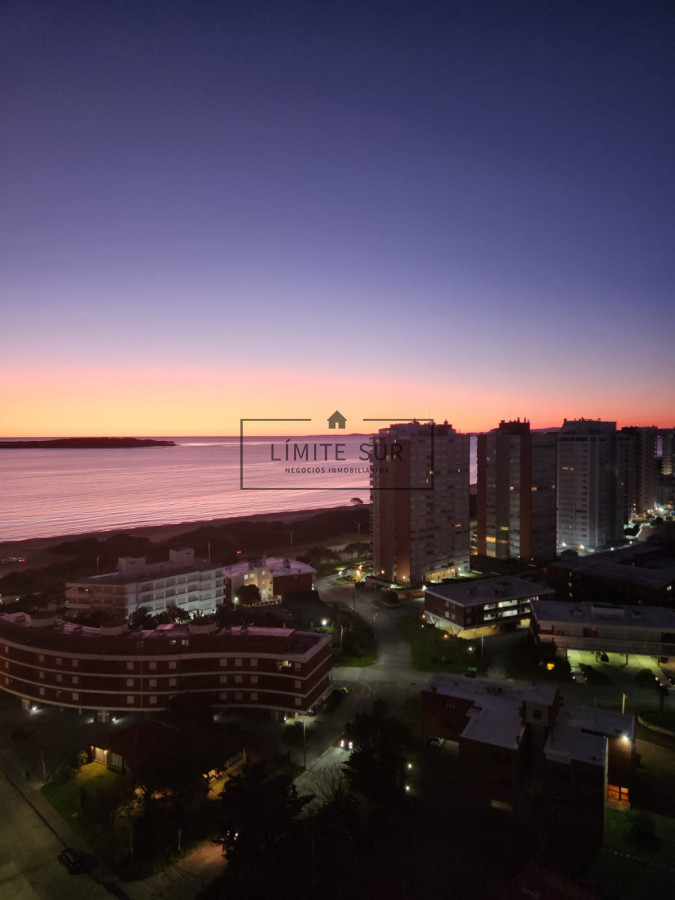 Apartamento ID.209 - MIAMI BOULEVARD, PUNTA DEL ESTE, PLAYA MANSA, DOS DORMITORIOS , PRIMERAS PARADAS 