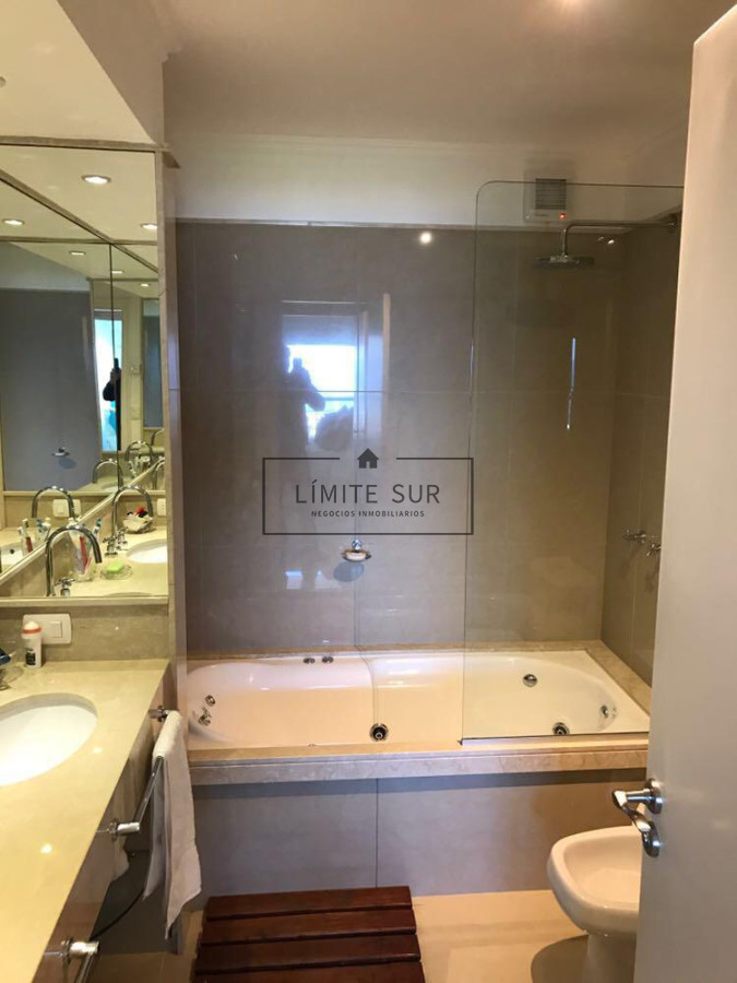 Apartamento ID.206 - Comodo e iluminado departamento en venta de 3 dormitorios con preciosa vista al mar. Veramansa