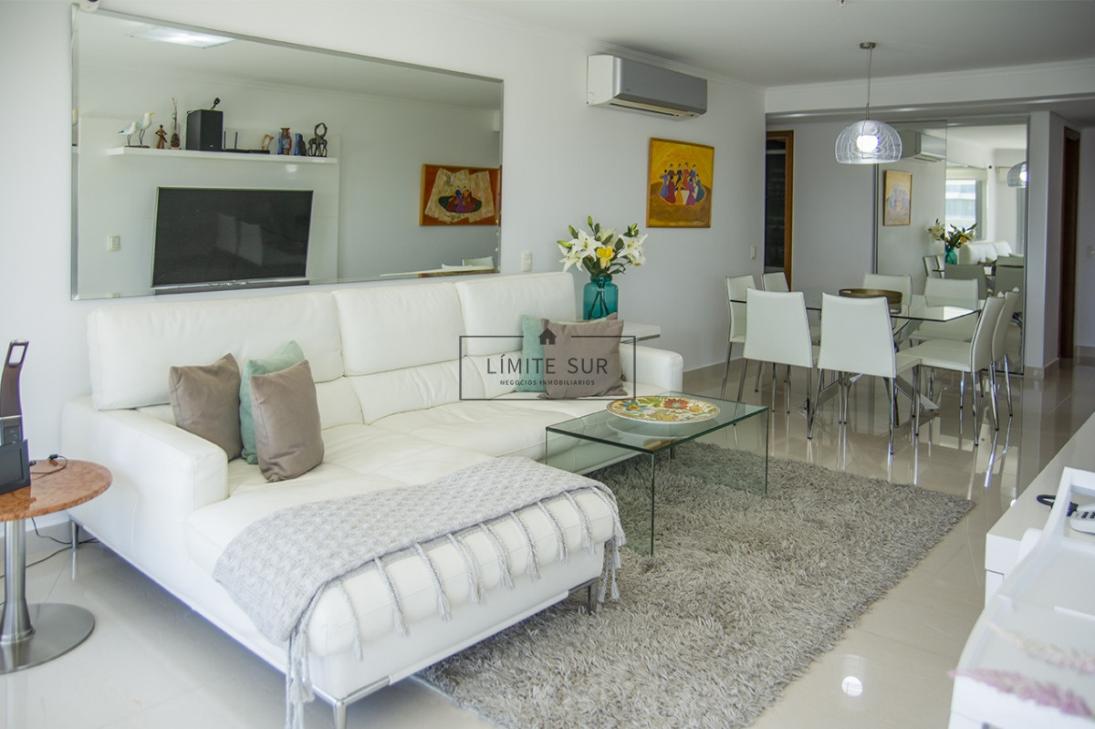 Apartamento ID.209 - MIAMI BOULEVARD, PUNTA DEL ESTE, PLAYA MANSA, DOS DORMITORIOS , PRIMERAS PARADAS 
