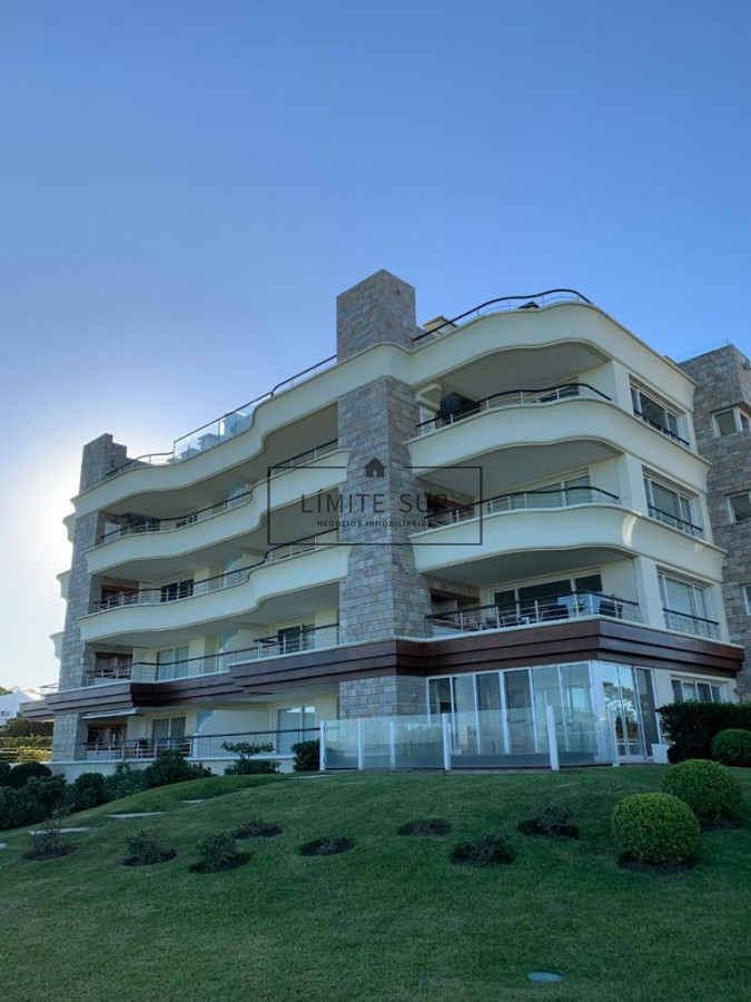 Apartamento ID.206 - Comodo e iluminado departamento en venta de 3 dormitorios con preciosa vista al mar. Veramansa