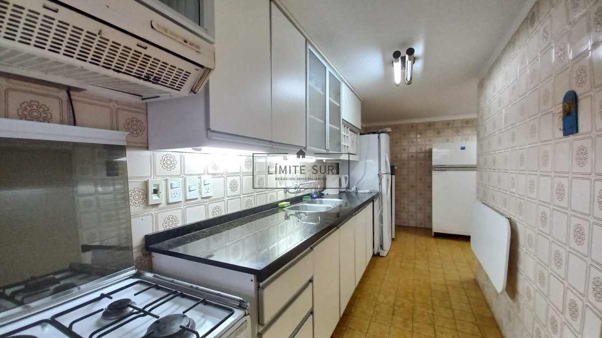 Apartamento ID.213 - Departamento de 3 dormitorios + dependencia en venta, Playa Mansa. Torre Jefferson,.