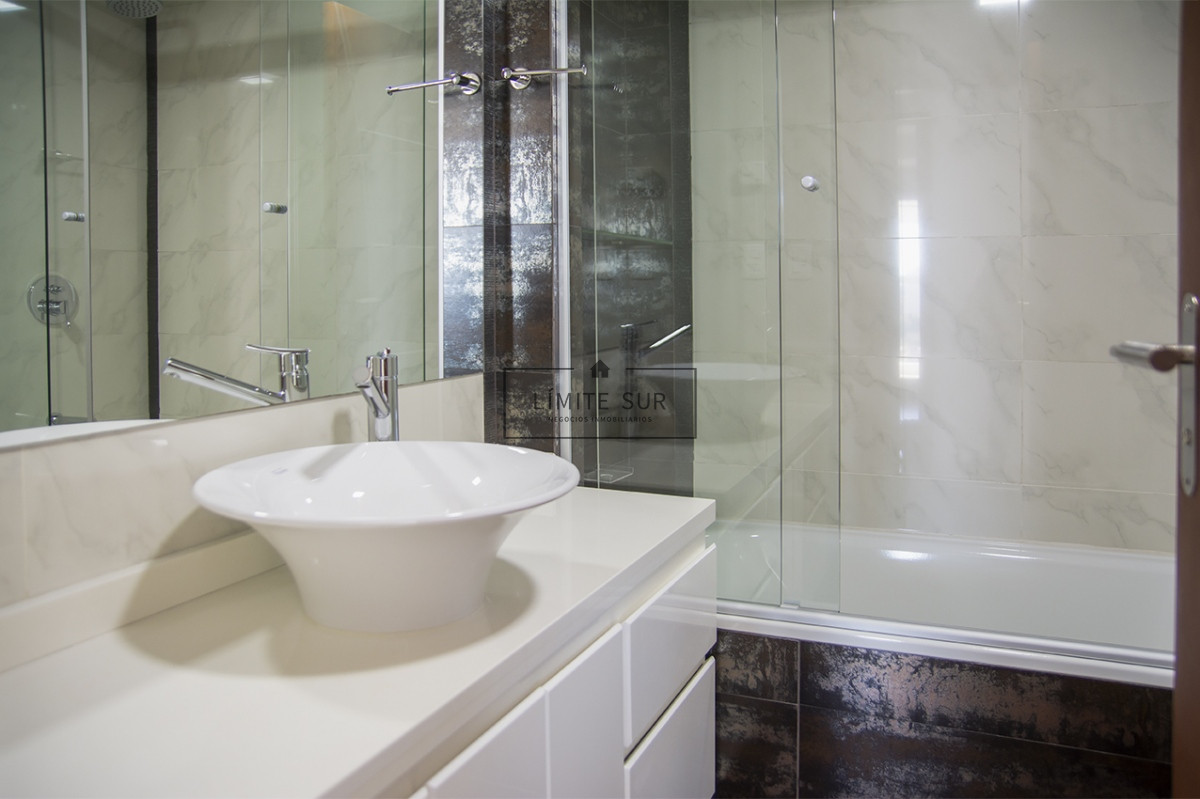 Apartamento ID.209 - MIAMI BOULEVARD, PUNTA DEL ESTE, PLAYA MANSA, DOS DORMITORIOS , PRIMERAS PARADAS 