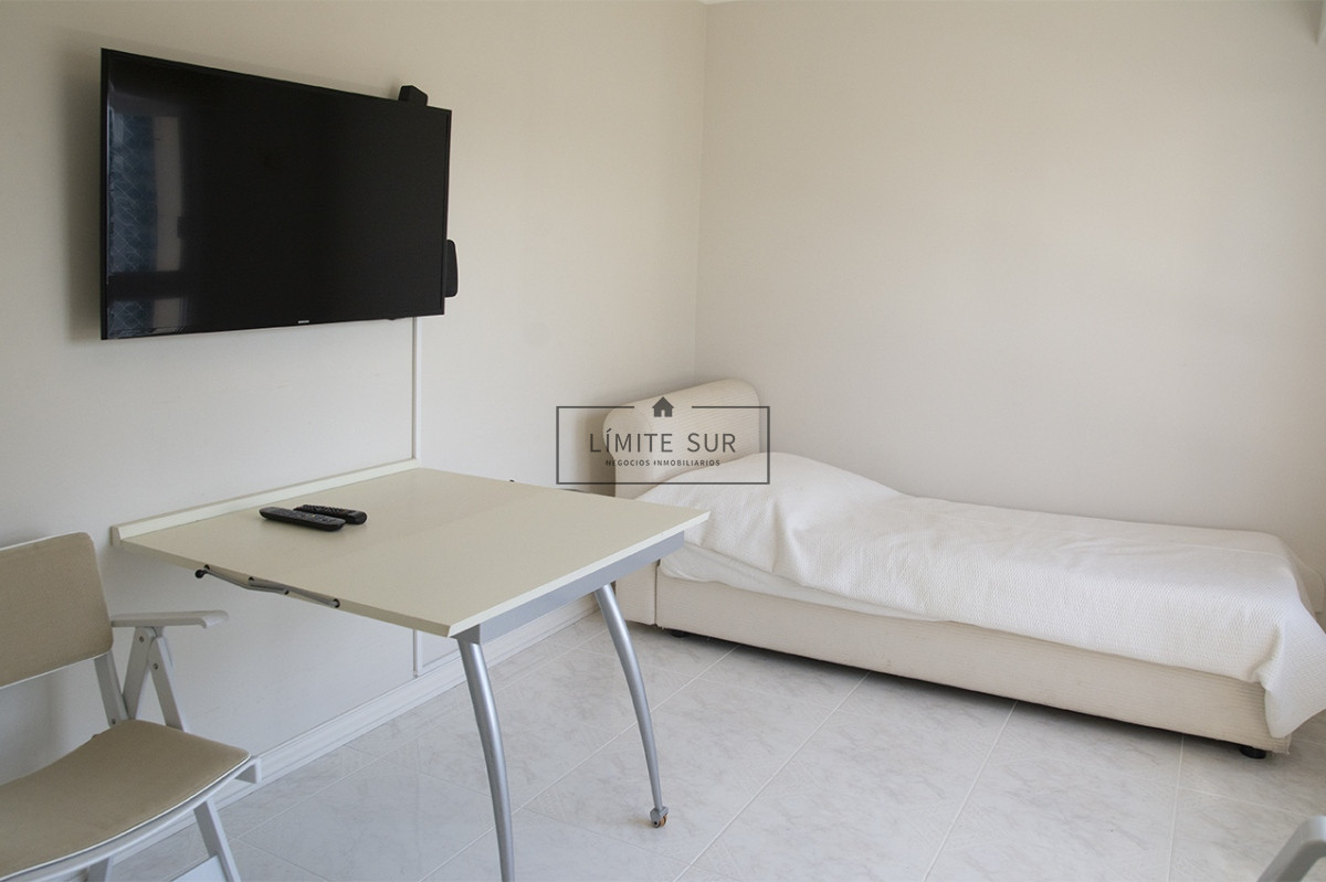 Apartamento ID.210 - Departamento de 3 dormitorios en venta frente a Playa Mansa, Coral Tower