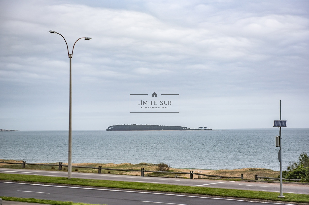 Apartamento ID.214 - Departamento de 3 dormitorios en venta. Gran Oportunidad en Mansa.